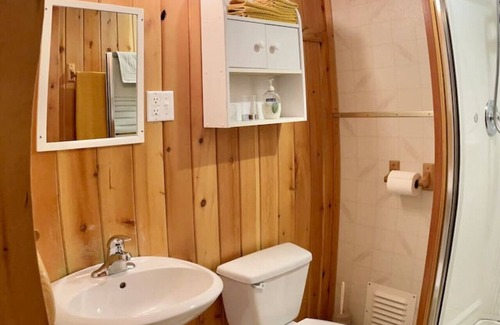 Blairmore Cabin | Quaint Riverside Cabin #2