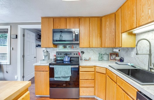Netarts Cottage | Quaint Tillamook Getaway Near Netarts Bay!