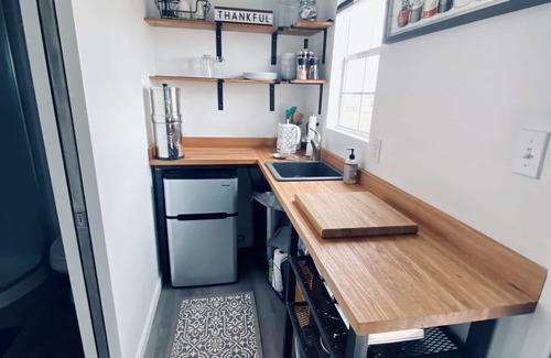 Taylor House | Quaint Tiny Home on Working Homestead-20 mins from Show Low!