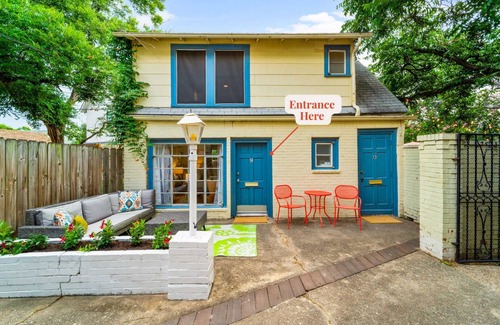Clarksville House | Quaint Tree-Lined Studio in Historic Enfield