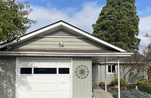 College Hill House | Quaint Vintage Home Near University