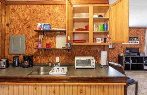 Yantis Cabin | Quaint Waterfront Log Cabin #2
