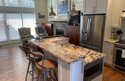 Regional District of Nanaimo Villa | Qualicum Landing Beachside home