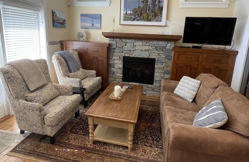 Regional District of Nanaimo Villa | Qualicum Landing Beachside home
