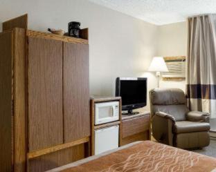 Bismarck Hotel | Quality Inn Bismarck I-94