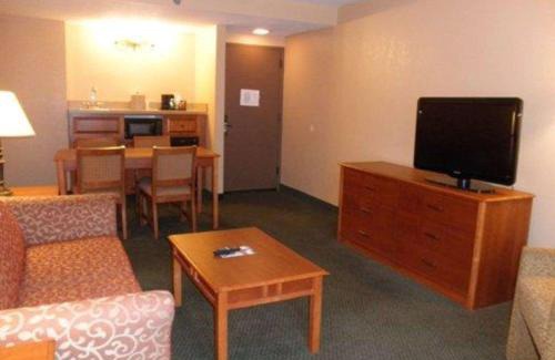 Airport Township Hotel | Quality Inn Florissant-St Louis