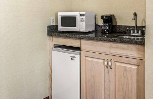 Franklin Hotel | Quality Inn Franklin I-65
