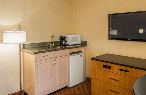 Franklin Hotel | Quality Inn Franklin I-65
