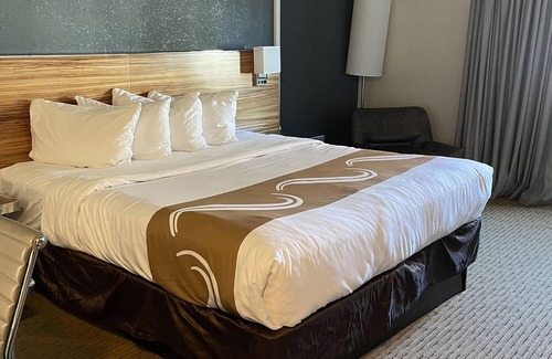 Clinton Hotel | Quality Inn Frontier at U.S. Hwy 30