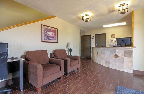 Hays Hotel | Quality Inn Hays I-70