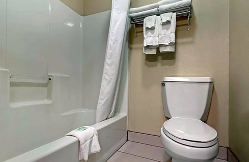 Hays Hotel | Quality Inn Hays I-70