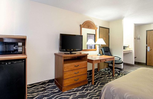 Huron Hotel | Quality Inn Huron