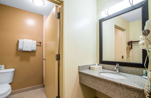 Loudon Hotel | Quality Inn Loudon-Concord