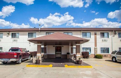 Forsyth Hotel | Quality Inn near I-72 and Hwy 51