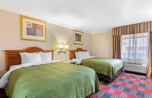 Mira Costa Hotel | Quality Inn & Suites Oceanside near Camp Pendleton