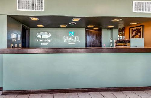 Albert Lea Hotel | Quality Inn & Suites Albert Lea