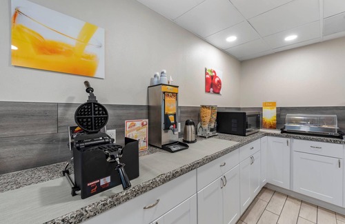 Evansville Hotel | Quality Inn & Suites Evansville Downtown