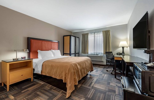 Evansville Hotel | Quality Inn & Suites Evansville Downtown