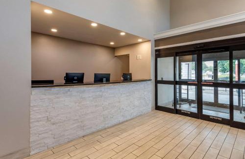 Evansville Hotel | Quality Inn & Suites Evansville Downtown