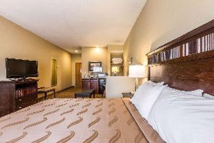 Flat Rock Hotel | Quality Inn & Suites Hendersonville - Flat Rock