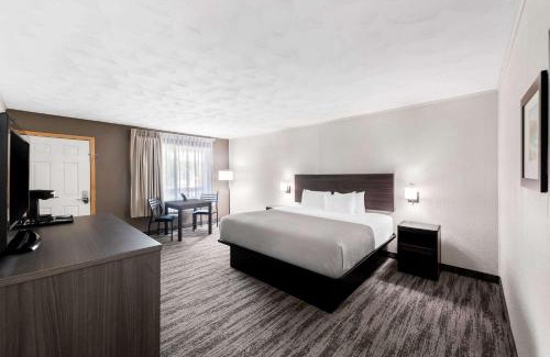 Munising Hotel | Quality Inn & Suites Munising