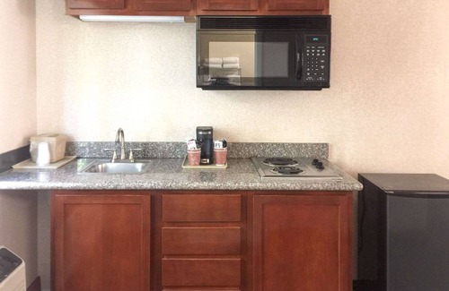 Mira Costa Hotel | Quality Inn & Suites Oceanside near Camp Pendleton