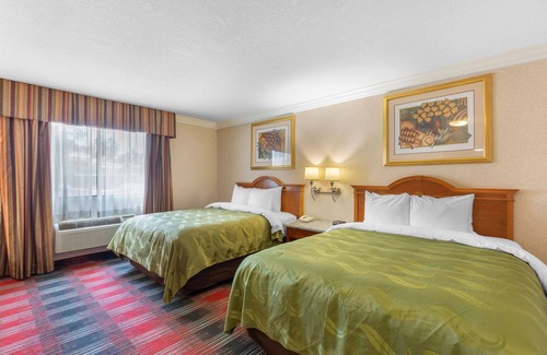 Mira Costa Hotel | Quality Inn & Suites Oceanside near Camp Pendleton