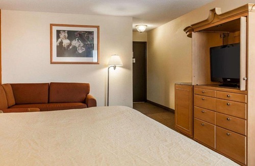 Shelbyville Hotel | Quality Inn & Suites Shelbyville I-74