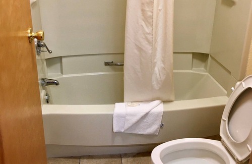Hickory Hotel | Quality Suites Hickory South