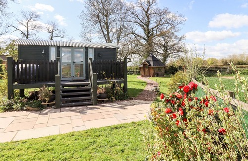 Oake Cottage | QUANTOCK VIEW, family friendly, with hot tub in Milverton