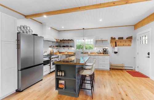 Spruce Head Cottage | Quarry Village Compound