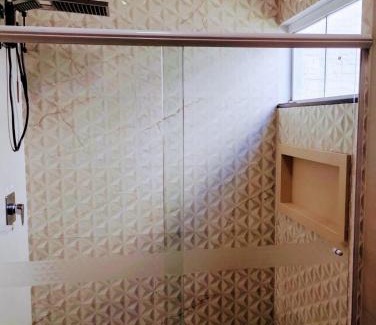 Sinop Apartment | Quarto com ar e banheiro estacionamento e Wi-Fi