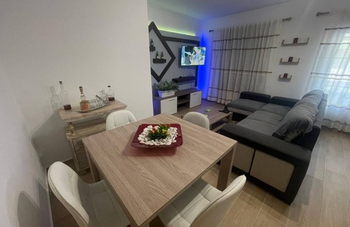 Palhais Apartment | Quarto com wc no Montijo