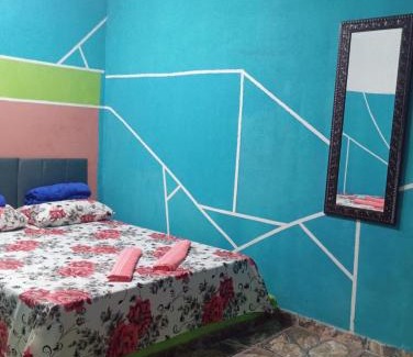 Aparecida House | Quarto, garagem, portão automático, banheiro, wi-fi, tv, frigobar e ventilador de teto
