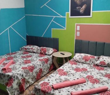 Aparecida House | Quarto, garagem, portão automático, banheiro, wi-fi, tv, frigobar e ventilador de teto