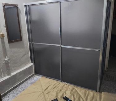 Chacaras Primavera House | Quarto individual privado mobiliado