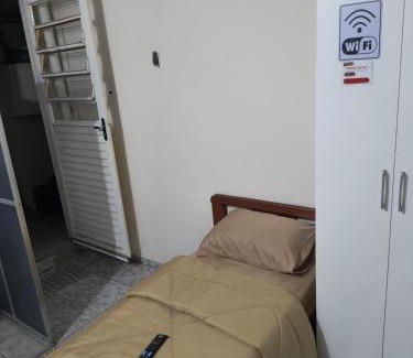 Chacaras Primavera House | Quarto individual privado mobiliado