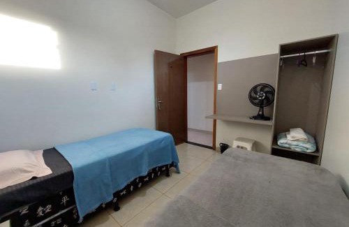 Village House | Quarto Solteiros Amigos - Queen's Hotel
