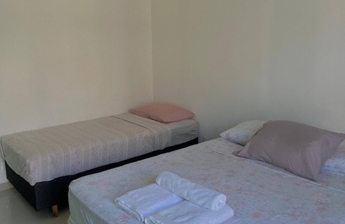 Palhoca Hotel | Quarto Suíte com Banheiro Privativo, Sacada e Vista Lateral, na Beira mar