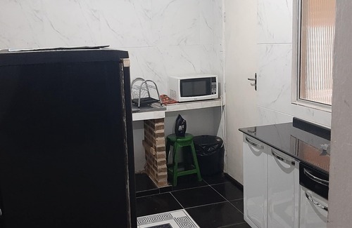 Gavea House | Quarto Suite e Cozinha na Gavea