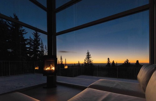Lac Beauport House | Quartz - Panoramic Views and Spa Near Quebec City