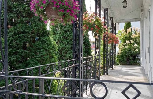 Chateau-Richer Apartment | Quebec Château Richer Côte de Beaupré Canada rent a 4 ½ furnished plus more.