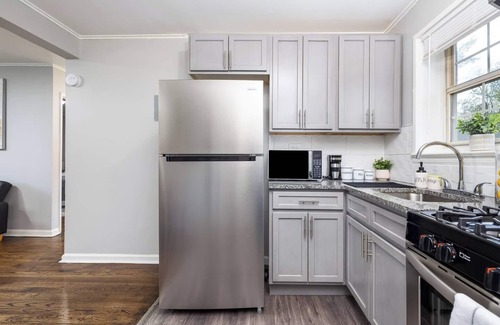 West Hartford Apartment | Queen Bed Apt in West Hartford