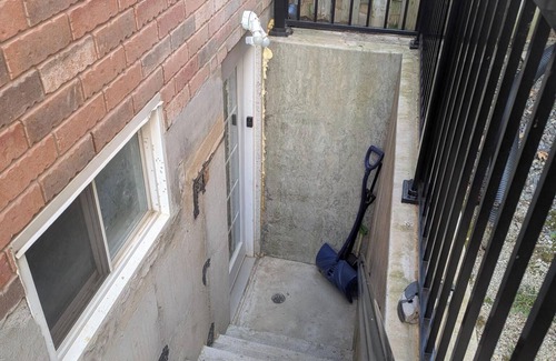 Grand River South Apartment | Queen bed occupancy with attached washroom - Close to YKF airport