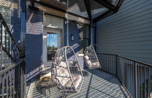Mount Auburn Apartment | Queen City Views 3 – Chic 2 BDR!