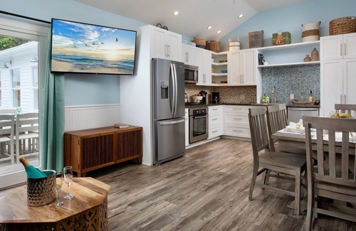 Uptown - Upper Duval House | *QUEEN OF LOUISA @ DUVAL* Home in Old Town & Private Pool + LAST KEY SERVICES