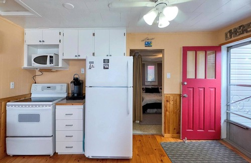 Grand Bend Cottage | *Queen's Gem Cottage – Your Perfect Grand Bend Getaway*