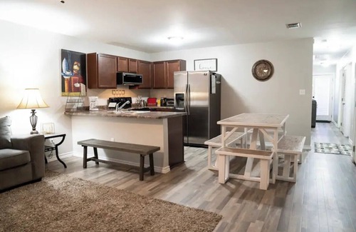 Mercedes House | Queen's Hidden Gem w/Game Room - 5 beds/sleeps 9nn