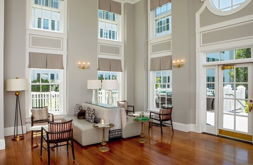 Manchester Apartment | Queen's Quarters | 2 Queen Room + Mountain View