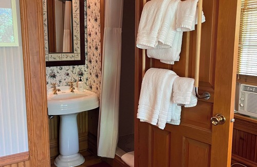 Bayfield Bed & Breakfast | Queen's View B&B- Bill's East, Balcony Lake Views, Sauna, Pool, Bayfield, WI